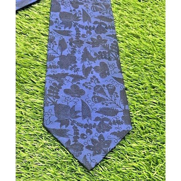 GUCCI Men's 100% Silk Skinny Necktie ITALY  FLORAL Blue EUC Rare 3.75 X 55 - Picture 11 of 14